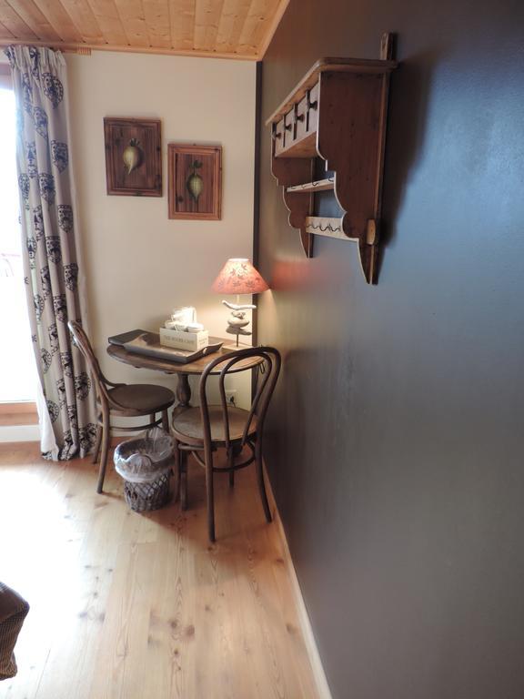 La Demeure Des Elfes Bed & Breakfast Albinen Cameră foto