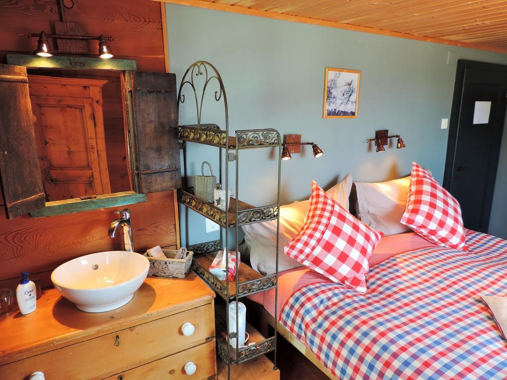 La Demeure Des Elfes Bed & Breakfast Albinen Cameră foto